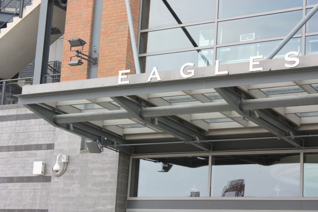 Stadium Tech Report: Wi-Fi + advanced stadium app helps Philadelphia Eagles  'Linc' with fans