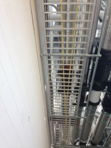 Copper cable tray hardly filled by optical fiber