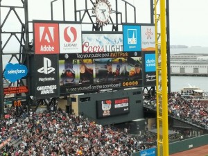 A little hard to see, but if you look closely you can see the Giants showing fan social media posts on the big screen.